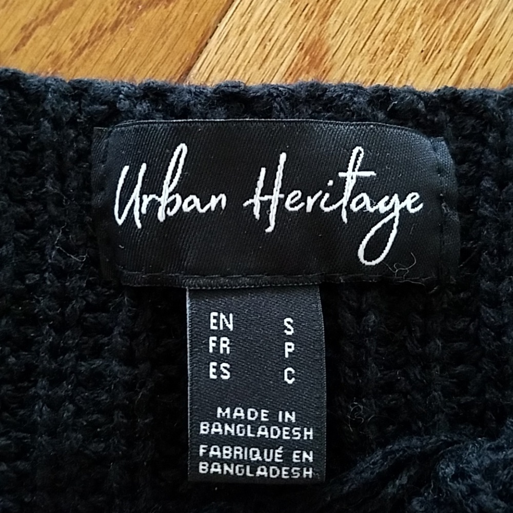 Like new, Long sleeve sweater, small - Picture 6 of 6